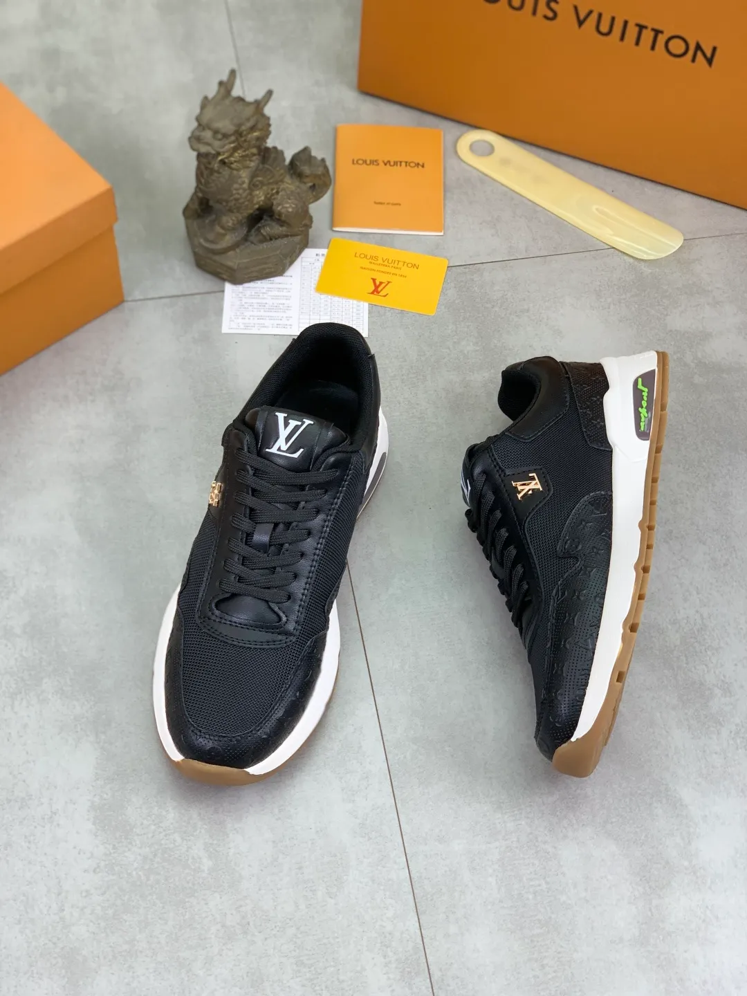 Men's Men's Shoes 💰P440💰【New Style】Yangli🆘 💭💭New model launched【LOUlS VUlTTON】Louis Vuitton's new low-top men's shoes, high quality, support inspection! This style comes from Italy with a variety of styles, very energetic and creative, giving people a comfortable and atmospheric visual impact❗Synchronization, the upper is made of silk calfskin with original LV, imported soft sheepskin lining🐑Purely hand-stitched; LV original rubber outsole 2️⃣color options available Size: 38~44